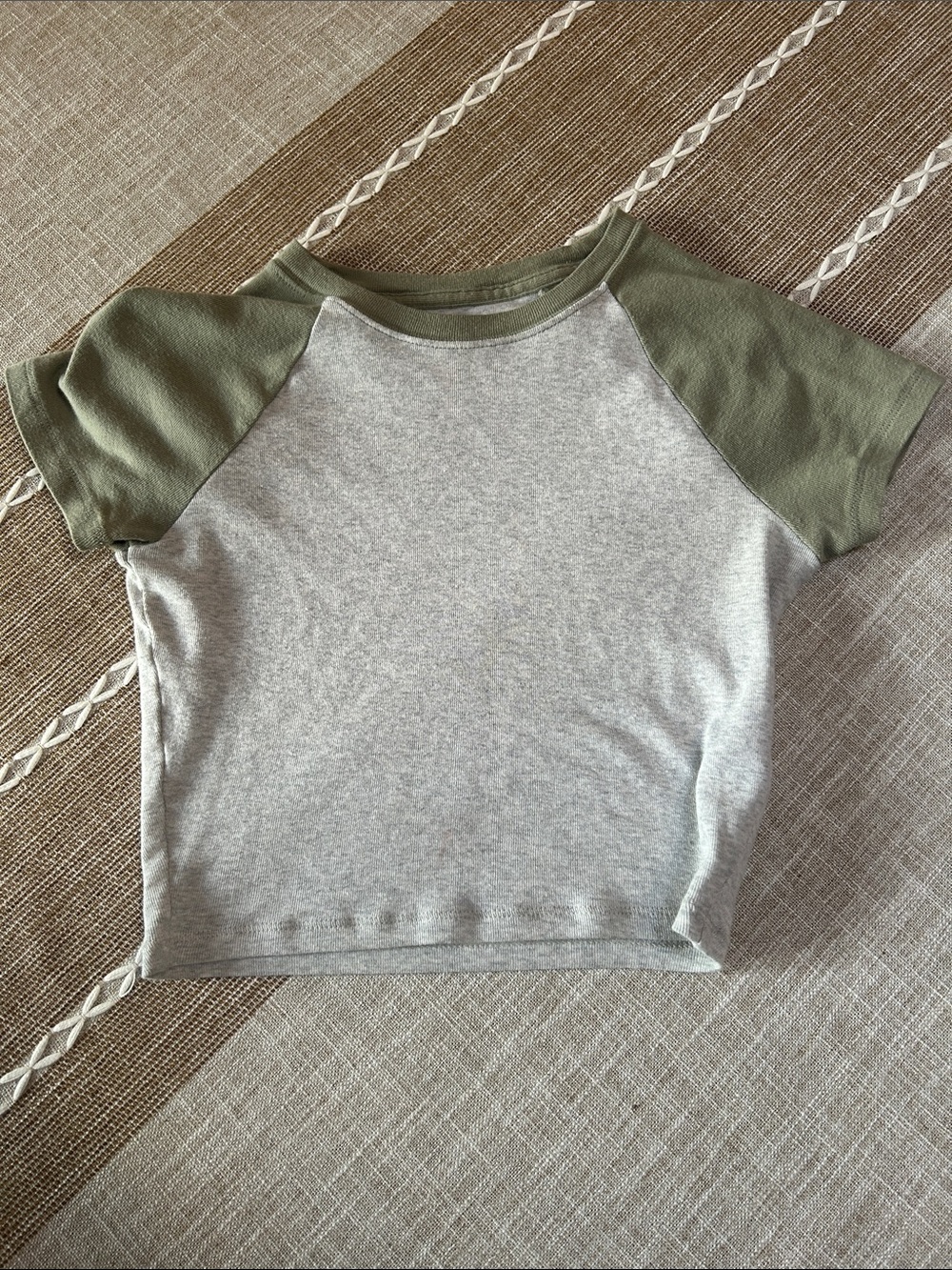 Hollister Olive Green Raglan Sleeve Crop Top with Light Gray Body
